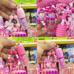 جلوس بلون زهري فاتح سحري لامع مع ميدالية أنيقة – Sweet Lip Gloss Cos-220426-23
